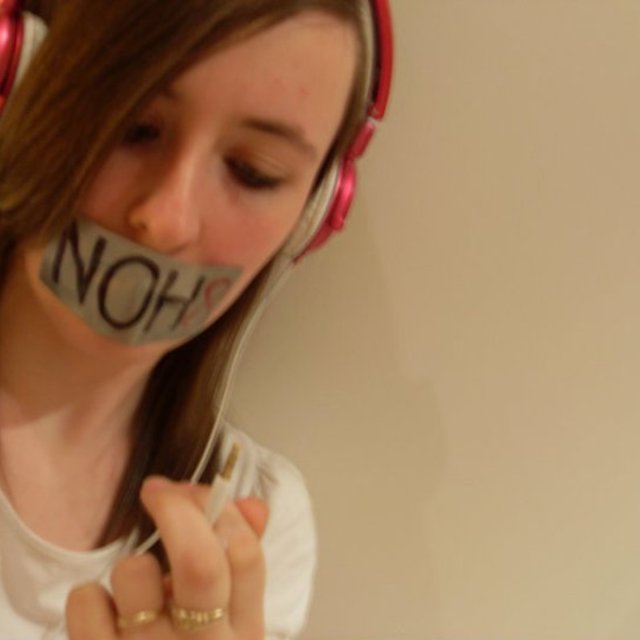 nadine weir - I am bisexual and i support the NOH8 Campaign
