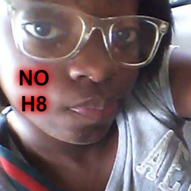 thomeshia hobgood - I love NOH8 Campaign