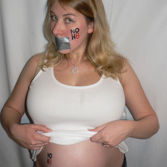 Tara_and_belly_noh8_original